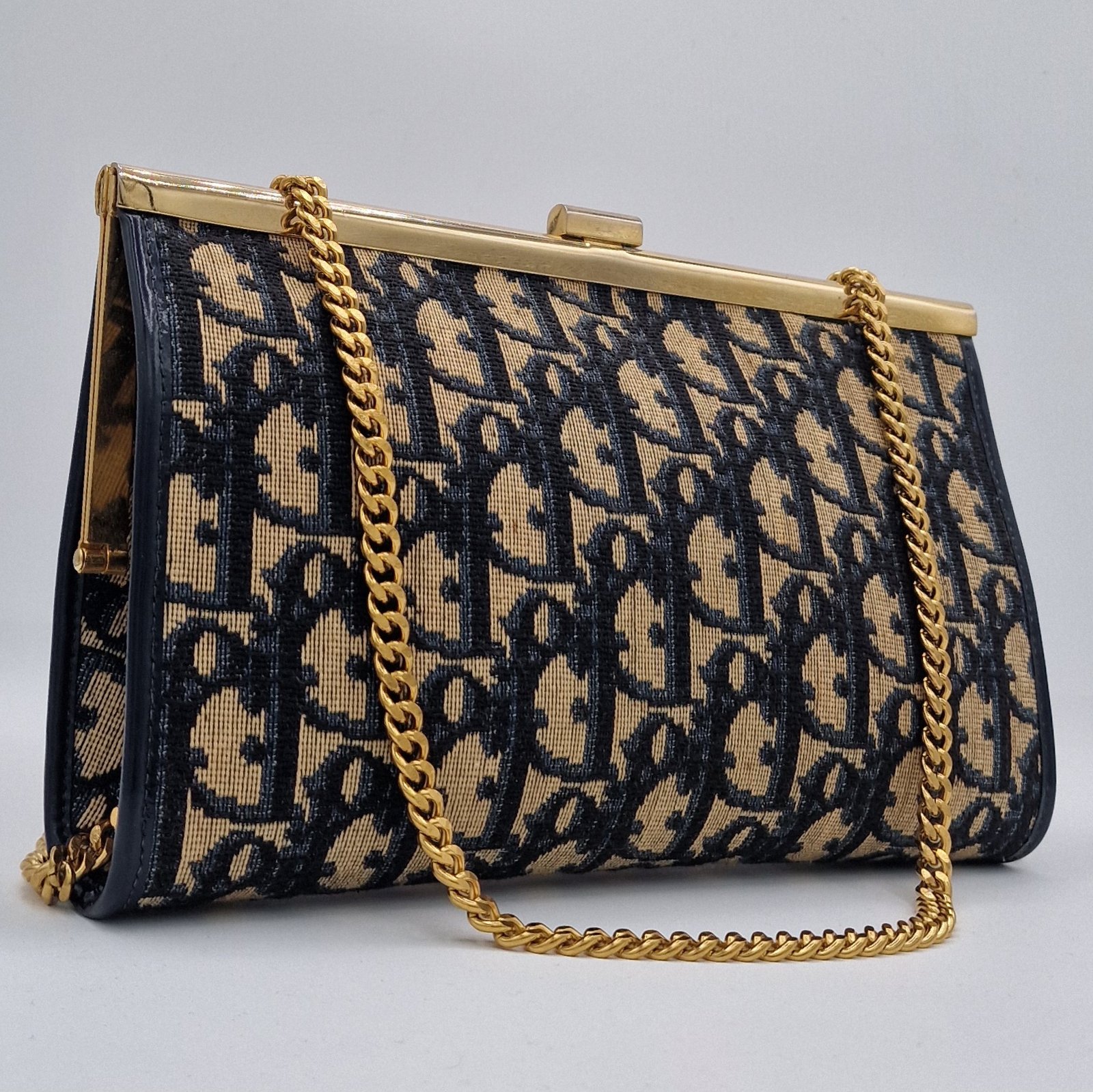 <b>DIOR</b> <br>Wallet on Chain 